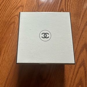 New in box Chanel Creme Pour Le Corps lotion
